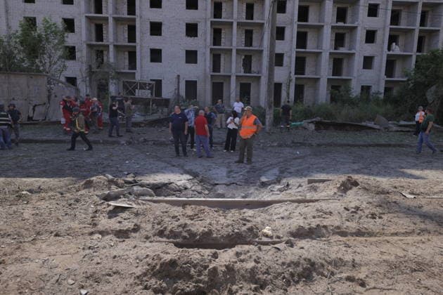 Russian Attack on Kharkiv - Ukraine One person was killed and 10 others were injured in the attack on Kharkiv, said the city s mayor, Igor Terekhov. According to him, a tram, a power grid, more than 15 cars, a company building and nearby houses were damaged, on June 29, 2026, in Kharkiv, Ukraine. Photo by Yevhen Titov ABACAPRESS.COM Kharkiv Ukraine  Copyright: xTitovxYevhen ABACAx
