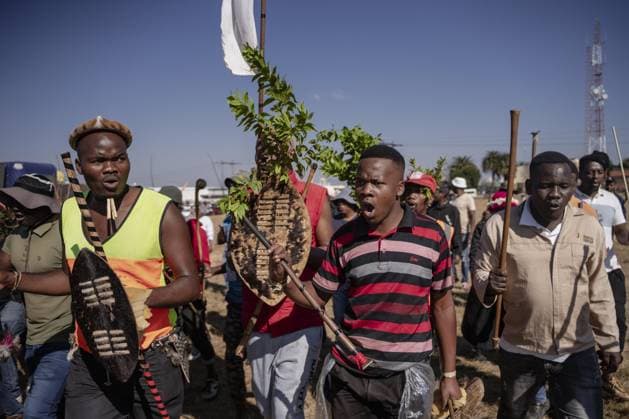 Anti-immigrant demonstrations continue in South Africa SOWETO, SOUTH AFRICA - JUNE 29: Hundreds of people gather to protest irregular migrants and called on the government to deport undocumented immigrants in Soweto, in South Africa s Johannesburg province, on June 29, 2026. Anti-immigrant demonstrations are being held across South Africa as growing pressure on foreign nationals in recent months has brought migration, unemployment and security issues back into the national spotlight. Ihsaan Haffejee Anadolu Soweto South Africa. Editorial use only. Please get in touch for any other usage.  Copyright: x2026xAnadoluxIhsaanxHaffejeex