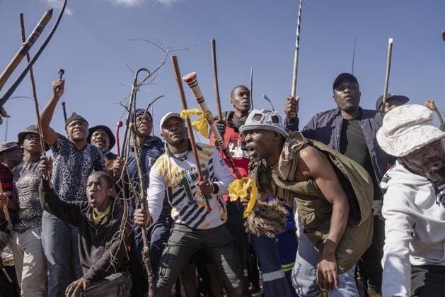 News Themen der Woche KW27 News Bilder des Tages Anti-immigrant demonstrations continue in South Africa SOWETO, SOUTH AFRICA - JUNE 29: Hundreds of people gather to protest irregular migrants and called on the government to deport undocumented immigrants in Soweto, in South Africa s Johannesburg province, on June 29, 2026. Anti-immigrant demonstrations are being held across South Africa as growing pressure on foreign nationals in recent months has brought migration, unemployment and security issues back into the national spotlight. Ihsaan Haffejee Anadolu Soweto South Africa. Editorial use only. Please get in touch for any other usage.  Copyright: x2026xAnadoluxIhsaanxHaffejeex