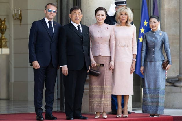 News Bilder des Tages French President welcomes King of Thailand - Paris France s President Emmanuel Macron, Thailand s King Maha Vajiralongkorn (Rama X), Thailand s Queen Suthida, French President s wife Brigitte Macron and Princess of Thailand Sirivannavari Nariratana pose ahead of a meeting at The Elysee Presidential Palace in Paris on June 29, 2026. Photo by Raphael Lafargue ABACAPRESS.COM Paris France  Copyright: xLafarguexRaphael ABACAx