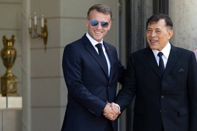 News Bilder des Tages French President welcomes King of Thailand - Paris France s President Emmanuel Macron, Thailand s King Maha Vajiralongkorn (Rama X) pose ahead of a meeting at The Elysee Presidential Palace in Paris on June 29, 2026. Photo by Raphael Lafargue ABACAPRESS.COM Paris France  Copyright: xLafarguexRaphael ABACAx
