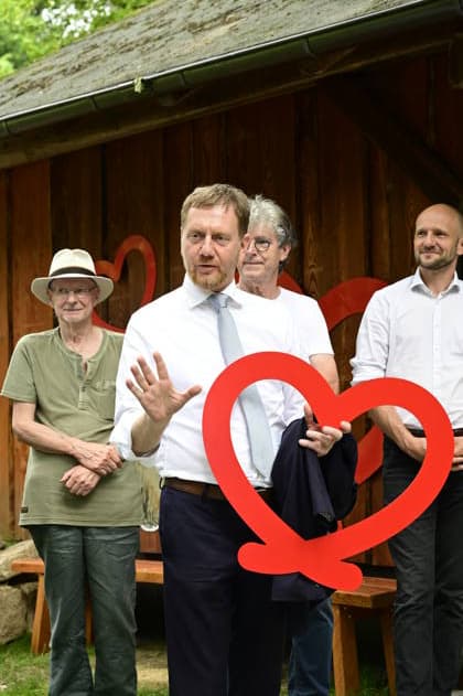Im Bild: Michael Kretschmer. Ministerpräsident Michael Kretschmer nimmt am Pre-Opening der neuen Entdeckerwelt Â»Wild Love StoriesÂ« im Naturschutz-Tierpark Görlitz-Zgorzelec teil und wird aus diesem Anlass ein Grußwort sprechen. Darüber hinaus wird der Ministerpräsident an einem Rundgang durch die Entdeckerwelt und an einer Begehung der Baustelle des Förderprojektes Â»BärenanlageÂ« teilnehmen.¨Wild Love Stories im Tierpark Görlitz ist ein interaktiver, multimedialer Lehrpfad. Görlitz, 29.06.2026 *** Pictured: Michael Kretschmer. Minister President Michael Kretschmer will attend the pre-opening of the new Wild Love Stories at the Görlitz-Zgorzelec Nature Reserve Zoo and will deliver a welcoming address on this occasion. In Copyright: xMatthiasxWehnertx