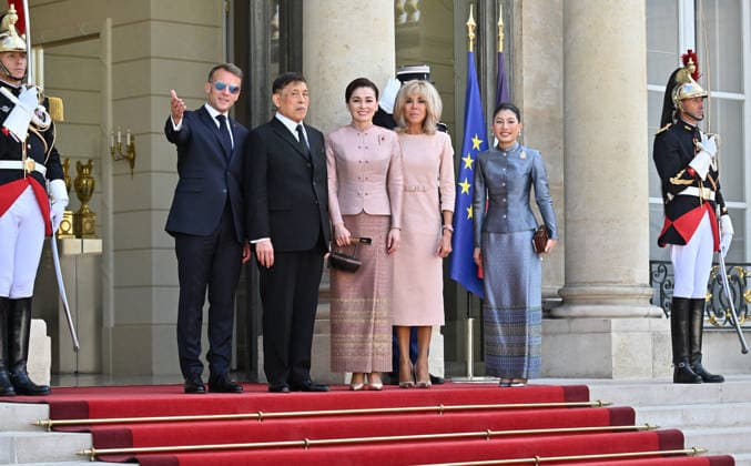 President Emmanuel Macron and his wife, First Lady Brigitte Macron, welcome King Maha Vajiralongkorn Rama X of Thailand, Queen Suthida of Thailand, and Princess Sirivannavari Nariratana of Thailand to the Élysée Palace in Paris, France, on June 29, 2026. Christian Liewig Bestimage French President Emmanuel Macron and his wife, First Lady Brigitte Macron, welcome the King of Thailand, Maha Vajiralongkorn Rama X, the Queen of Thailand, Suthida, and the Princess of Thailand, Sirivannavari Nariratana, at the Élysée Palace in Paris, France, on June 29, 2026. Paris, France  Copyright: xChristianxLiewigx xBestimagexChristianxLiewigx xBestimagex