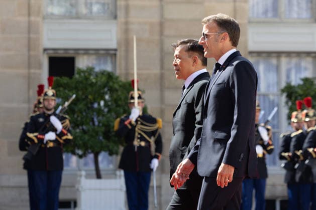 French President welcomes King of Thailand - Paris France s President Emmanuel Macron welcomes Thailand s King Maha Vajiralongkorn (Rama X) ahead of a meeting at The Elysee Presidential Palace in Paris on June 29, 2026. Photo by Raphael Lafargue ABACAPRESS.COM Paris France  Copyright: xLafarguexRaphael ABACAx