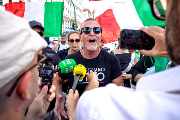 News Bilder des Tages Demonstration for Italy and for Christ against Islam ROME, ITALY - JUNE 29: Demonstration led by Simone Carabella, (pictured) influencer and anti-urban decay activist, and Mario Adinolfi (not pictured) of the People of the Family movement, in defense of Rome and Italy, faith, the family and the future of their children, defended with the crucifix and the Italian flag, opposing what the organizers describe as the threat of Islam on June 29, 2026 in Rome, Italy. Rome Italy Copyright: xStefanoxMontesix