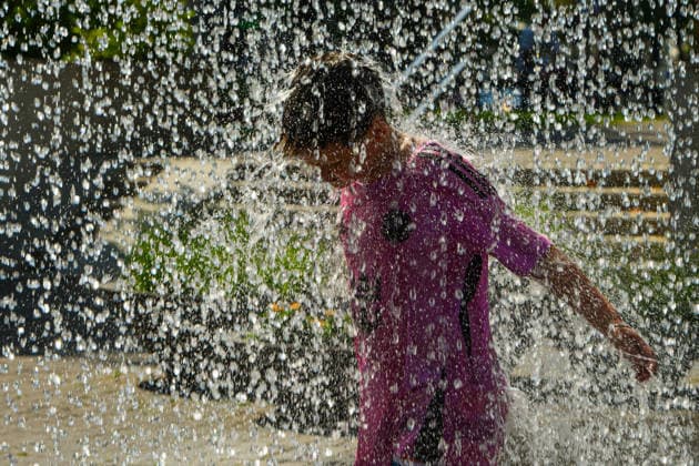 Hot weather hits Vilnius VILNIUS, LITHUANIA - JUNE 29: A child cools off in a fountain as temperatures climb close to 33 degrees Celsius during a heatwave in Vilnius, Lithuania, on June 29, 2026. Residents sought relief from the hot weather in fountains, parks and other public spaces as the prolonged heatwave continued across the country. Yauhen Yerchak Anadolu Vilnius Lithuania. Editorial use only. Please get in touch for any other usage.  Copyright: x2026xAnadoluxYauhenxYerchakx