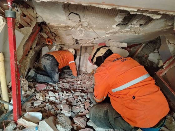 Search and rescue teams continue efforts to locate survivors trapped beneath the rubble of collapsed residential buildings in affected areas following the powerful 7.2‘magnitude earthquake that struck Venezuela and parts of the Caribbean on June 29, 2026. The death toll has risen to over 1,400, with more than 3,000 injured, while authorities report that over 70,000 people remain missing.  VAN2026062901 GovernmentxMinistryxofxInformati
