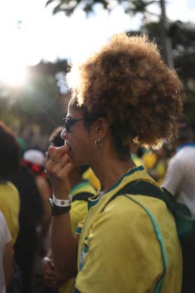 SaO PAULO, SP - 31.12.1999: TORCEDORES BRASIL X JAPaO EM SaO PAULO - Fans across Brazil watch the Brazil vs. Japan match in the second round of the World Cup. Fan Zone. Vale do Anhagabau. Central region. x2974418x  IanxMaenfeld