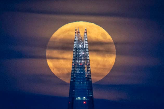 June 29, 2026, London, London, UK: London, UK. Full moon known as the Strawberry Moon, rises over The Shard in central London. Originally known as the Rose Moon in Europe the June full moon coincides with the strawberry harvest. London UK  - ZUMAl94_ 20260629_zaf_l94_023 Copyright: xMarcinxNowakx