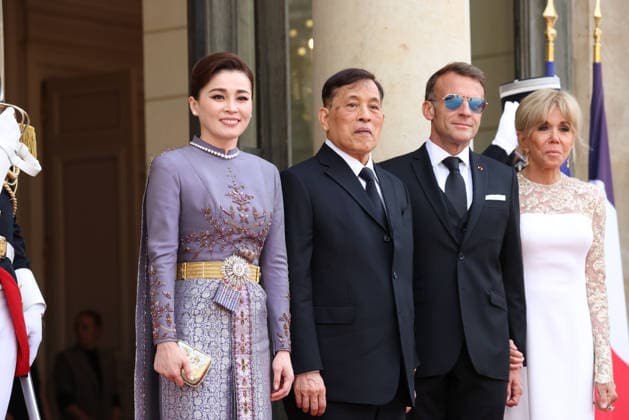 Emmanuel Macron et Brigitte Macron recÌßoivent le Roi et de la Reine du Royaume de ThaiÌˆlande pour un Diner d Etat Emmanuel Macron et Brigitte Macron recÌßoivent le Roi et de la Reine du Royaume de ThaiÌˆlande, leurs MajesteÌs Maha Vajiralongkorn, Rama X et Suthida Bajrasudhabimalalakshana et la Princesse Sirivannavari Nariratana pour un diÌ‚ner d™Etat au Palais de l ElysÃ e Ã Paris, le 29 juin 2026. French President, Emmanuel Macron and his wife, Brigitte Macron, hosted the King and Queen of the Kingdom of Thailand, Their Majesties Maha Vajiralongkorn, Rama X, and Suthida Bajrasudhabimalalakshana, along with Princess Sirivannavari Nariratana, for a state dinner at the ElysÃ e Palace in Paris on June 29, 2026.  Copyright: xFabricexChasseryx
