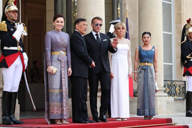 Emmanuel Macron et Brigitte Macron recÌßoivent le Roi et de la Reine du Royaume de ThaiÌˆlande pour un Diner d Etat Emmanuel Macron et Brigitte Macron recÌßoivent le Roi et de la Reine du Royaume de ThaiÌˆlande, leurs MajesteÌs Maha Vajiralongkorn, Rama X et Suthida Bajrasudhabimalalakshana et la Princesse Sirivannavari Nariratana pour un diÌ‚ner d™Etat au Palais de l ElysÃ e Ã Paris, le 29 juin 2026. French President, Emmanuel Macron and his wife, Brigitte Macron, hosted the King and Queen of the Kingdom of Thailand, Their Majesties Maha Vajiralongkorn, Rama X, and Suthida Bajrasudhabimalalakshana, along with Princess Sirivannavari Nariratana, for a state dinner at the ElysÃ e Palace in Paris on June 29, 2026.  Copyright: xFabricexChasseryx