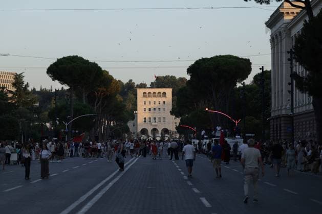Protests Against Kushner-Linked Development Enter 30th Day in Tirana TIRANA, ALBANIA JUNE 29, 2026: Demonstrators gathered in Tirana during the thirtieth consecutive day of protests against a proposed luxury tourism development project linked to Jared Kushner. Student protesters briefly unfurled a giant banner from the facade of the University of Tirana reading Students: Your Time Is Up alongside the slogan Albania Is Not for Sale before university security removed it. Protesters then marched to the university, where the banner was displayed again following a tense verbal confrontation with security personnel before eventually being taken down and carried through the demonstration. The protest was also attended by several Me Copyright: x xVlasovxSulajx xJNAxPressx