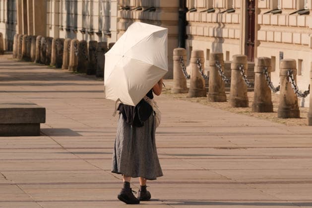 June 29, 2026, Warsaw, Masovian Voivodeship, Poland: A girl with an umbrella walks down Krakowskie Przedmiescie street during severe heat in Warsaw, Poland. This was the second day in a row that temperatures in the Polish capital climbed over 35Ã‚Â°C, as a scorching heat dome moves eastwards across Europe, bringing with it record-breaking high temperatures. Warsaw Poland - ZUMAk204 20260629_zip_k204_044 Copyright: xRomanxKozielx