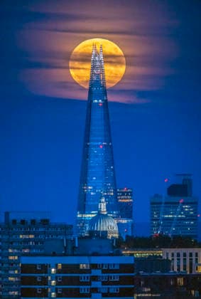 June 29, 2026, London, London, UK: London, UK. Full moon known as the Strawberry Moon, rises over The Shard in central London. Originally known as the Rose Moon in Europe the June full moon coincides with the strawberry harvest. London UK  - ZUMAl94_ 20260629_zaf_l94_025 Copyright: xMarcinxNowakx