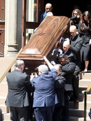 June 29, 2026, New York, New York, USA: The casket of music mogul Clive Davis seen at his funeral held at Central Synagogue in midtown Manhattan. New York USA - ZUMAk03_ 20260629_zaf_k03_072 Copyright: xNancyxKaszermanx