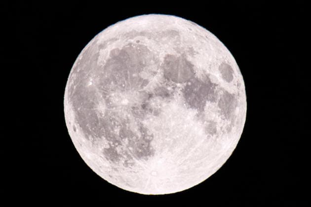 Strawberry Full Moon Rises Over The Netherlands Colorful Strawberry full moon, the first full moon of summer, rises in the Netherlands while June s full moon will be the lowest-hanging full moon of the year. Close-up of the full moon, nicknamed as Strawberry moon seen rising over the Dutch city of Eindhoven, between buildings and street lights. The moon is earth s natural satellite, illuminating the night sky. The Moon is an astronomical body orbiting Earth and is the planet s only natural satellite known as Selene or Luna. Eindhoven, Netherlands on June 30, 2026 Eindhoven Netherlands  Copyright: xNicolasxEconomoux originalFilename: oikonomou-notitle260630_npUXc.jpg