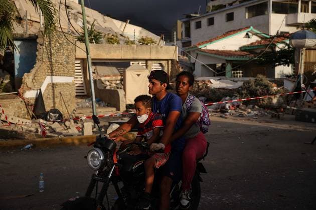 Search and rescue operations continue in Earthquake-hit Venezuela LA GUAIRA, VENEZUELA - JUNE 29: Search and rescue operations continue for survivors trapped under collapsed buildings in the Carabellada and Caribe neighborhoods following powerful earthquakes in La Guaira, Venezuela on June 29, 2026. Cem Tekkesinoglu Anadolu La Guaira Venezuela. Editorial use only. Please get in touch for any other usage.  Copyright: x2026xAnadoluxCemxTekkesinoglux