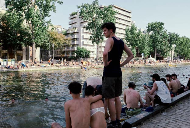 Heatwave Canal Saint Martin Paris People swim and relax along the Canal Saint-Martin in Paris, France, on June 23, 2026. As France experiences a major heatwave, people use the Canal Saint-Martin as an improvised urban beach to cool off. While the city recently opened a regulated swimming area, the extreme temperatures have led many to swim in unapproved sections of the waterway. Paris Ile de France France Copyright: xOliviaxBonnamourx
