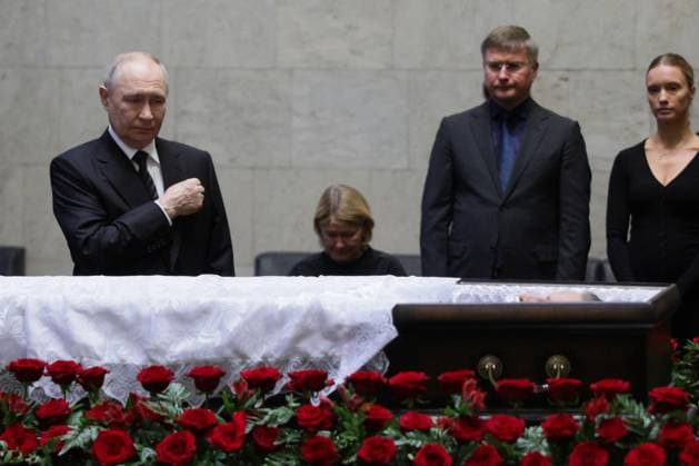 Russia Former Defence Minister Ivanov Death 9197742 30.06.2026 Russian President Vladimir Putin attends a farewell ceremony for former Russian DefenÑe Minister Sergei Ivanov, who died at the age of 73 on June 26, at the Central Clinical Hospital in Moscow, Russia. Gavriil Grigorov Sputnik Moscow Russia  Copyright: xGavriilxGrigorovx