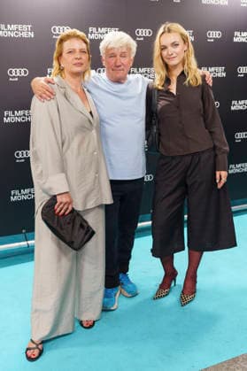 Jördis Triebel, Jörg Schüttauf und Lucy Gartner bei der Premiere des ZDF-Films Neues Land auf dem 43. Filmfest München 2026 im Gloria Palast. München, 29.06.2026 *** Jördis Triebel, Jörg Schüttauf, and Lucy Gartner at the premiere of the ZDF film *Neues Land* at the 43rd Munich Film Festival 2026 at the Gloria Palast in Munich, June 29, 2026 Foto:xN.xKolinzx xFuturexImagex land_6609