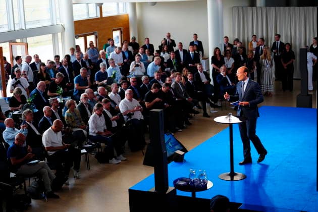 DENMARK SAS holds press conference on future plans SAS CEO, Anko van der Werff, holds a press conference on the airline s future plans for Scandinavia, at Copenhagen Airport, Vilhelm Lauritzen Terminal in Copenhagen, Tuesday, June 30, 2026. The airline SAS has made its largest investment decision ever. The company will invest in up to 40 new Airbus long-haul aircraft with a total list price of more than 10 billion dollars, equivalent to nearly 66 billion kroner. (Photo: Ida Marie Odgaard Scanpix 2026) , Copenhagen Denmark *** DENMARK SAS Holds Press Conference on Future Plans SAS CEO Anko van der Werff holds a press conference on the airline’s future plans for Scandinavia at Copenhagen Airport’s Vilhelm Lauritzen Terminal in Copenhagen on  Copyright: IdaxMariexOdgaardx spdk20260630-104752-L