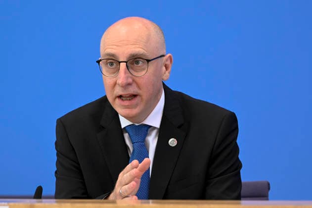 ABB BPK- Sinan Selen, Praesident des Bundesamtes für Verfassungsschutz (BfV) bei der Veroeffentlichung des Berichts Vorstellung des Verfassungsschutzberichtes 2025 auf der BPK Bundespressekonferenz am 30.06.2026 in Berlin Berlin Deutschland *** ABB BPK Sinan Selen, President of the Federal Office for the Protection of the Constitution (BfV), at the release of the report Presentation of the 2025 Report on the Protection of the Constitution at the BPK Federal Press Conference on June 30, 2026, in Berlin, Germany