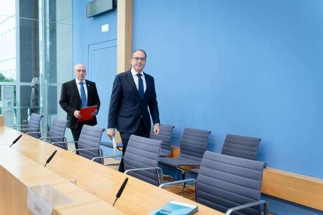 BPK, Vorstellung Verfassungsschutzbericht 2025 Berlin, BPK, Vorstellung Verfassungsschutzbericht 2025, Alexander Dobrindt, Bundesinnenminister, Bundespressekonferenz, Sinan Selen, Präsident des Bundesamtes für Verfassungsschutz Berlin Berlin GER *** BPK, Presentation of the 2025 Report on the Protection of the Constitution, Berlin; BPK, Presentation of the 2025 Report on the Protection of the Constitution; Alexander Dobrindt, Federal Minister of the Interior; Federal Press Conference; Sinan Selen, President of the Federal Office for the Protection of the Constitution, Berlin, Berlin, GER