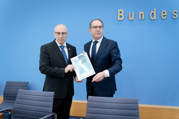 BPK, Vorstellung Verfassungsschutzbericht 2025 Berlin, BPK, Vorstellung Verfassungsschutzbericht 2025, Alexander Dobrindt, Bundesinnenminister, Bundespressekonferenz, Sinan Selen, Präsident des Bundesamtes für Verfassungsschutz Berlin Berlin GER *** BPK, Presentation of the 2025 Report on the Protection of the Constitution, Berlin; BPK, Presentation of the 2025 Report on the Protection of the Constitution; Alexander Dobrindt, Federal Minister of the Interior; Federal Press Conference; Sinan Selen, President of the Federal Office for the Protection of the Constitution, Berlin, Berlin, GER