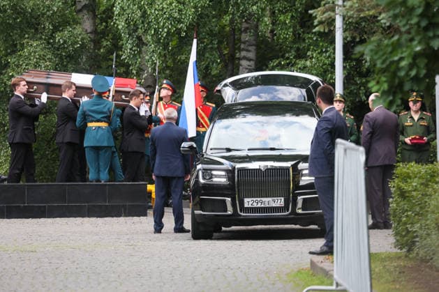 30.06.2026. Russia. Moscow. Carrying out the coffin with the body of the former Minister of Defense, special representative of the President Sergei Ivanov after the farewell ceremony from the Central Clinical Hospital (CCB) in Moscow. Alexey Belkin NEWS.ru BelkinxAlexey