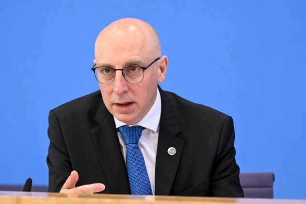 ABB BPK- Sinan Selen, Praesident des Bundesamtes für Verfassungsschutz (BfV) bei der Veroeffentlichung des Berichts Vorstellung des Verfassungsschutzberichtes 2025 auf der BPK Bundespressekonferenz am 30.06.2026 in Berlin Berlin Deutschland *** ABB BPK Sinan Selen, President of the Federal Office for the Protection of the Constitution (BfV), at the release of the report: Presentation of the 2025 Report on the Protection of the Constitution at the BPK Federal Press Conference on June 30, 2026, in Berlin, Germany