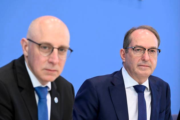 ABB BPK- Sinan Selen, Praesident des Bundesamtes für Verfassungsschutz (BfV) Alexander Dobrindt CDU Politiker Bundesminister des Innern bei der Veroeffentlichung des Berichts Vorstellung des Verfassungsschutzberichtes 2025 auf der BPK Bundespressekonferenz am 30.06.2026 in Berlin Berlin Deutschland *** ABB BPK Sinan Selen, President of the Federal Office for the Protection of the Constitution (BfV) Alexander Dobrindt, CDU politician and Federal Minister of the Interior, at the release of the report: Presentation of the 2025 Report on the Protection of the Constitution at the Federal Press Conference (BPK) on June 30, 2026, in Berlin, Germany