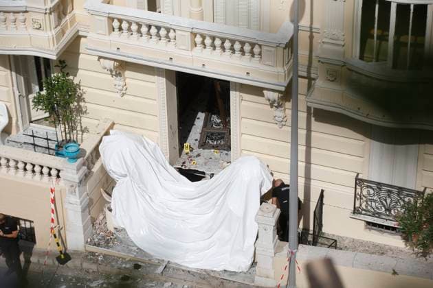 Explosion ofof criminal origin in Monaco PHOTOPQR NICE MATIN OTTONELLO Jean Francois Monaco June 30, 2026 ATTACK EXPLOSION MONACO A bomb planted in the lobby of a building in Monaco injured three people, including a Ukrainian oligarch, on Monday, June 29, 2026. A suspect is still being actively sought in the aftermath of the incident. MONACO EXPLOSION Three people were injured—two seriously—in Monaco on Monday evening following an explosion in a residential building near the French border. Authorities are pointing to a possible malicious act. Monaco, France  Copyright: xPHOTOPQR NICExMATIN MAXPPPxOTTONELLOxJean-Francoisx 20260630NIM5313 20260630NIM5657