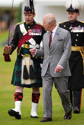King visits Scotland for Holyrood Week King Charles III (centre) during the Ceremony of the Keys in the gardens of the Palace of Holyroodhouse in Edinburgh, as part of the King s visit to Scotland for Holyrood Week. Picture date: Tuesday June 30, 2026., Credit:Aaron Chown PA ROTA - B68 Avalon UK, Edinburgh  Copyright: xAaronxChownx xPAxROTAx-xB68x xAvalonx 1113543640