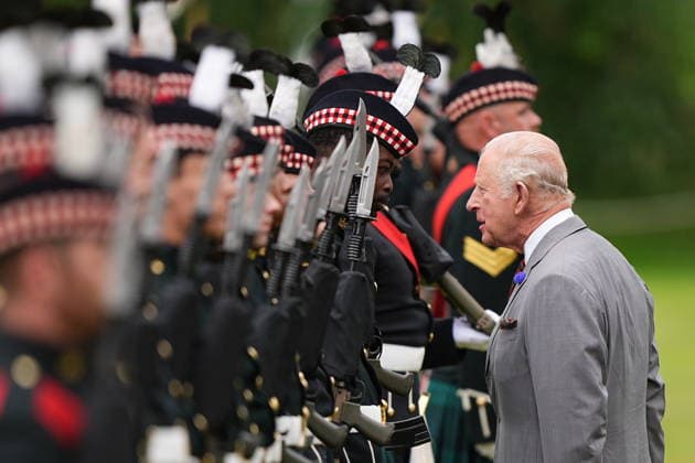 King visits Scotland for Holyrood Week King Charles III inspects the guard of honour, Balaklava Company, 5th Battalion, the Royal Regiment of Scotland during the Ceremony of the Keys in the gardens of the Palace of Holyroodhouse in Edinburgh, as part of the King s visit to Scotland for Holyrood Week. Picture date: Tuesday June 30, 2026., Credit:Aaron Chown PA ROTA - B68 Avalon UK, Edinburgh  Copyright: xAaronxChownx xPAxROTAx-xB68x xAvalonx 1113543646