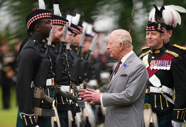 King visits Scotland for Holyrood Week King Charles III inspects the guard of honour, Balaklava Company, 5th Battalion, the Royal Regiment of Scotland during the Ceremony of the Keys in the gardens of the Palace of Holyroodhouse in Edinburgh, as part of the King s visit to Scotland for Holyrood Week. Picture date: Tuesday June 30, 2026., Credit:Aaron Chown PA ROTA - B68 Avalon UK, Edinburgh  Copyright: xAaronxChownx xPAxROTAx-xB68x xAvalonx 1113543662