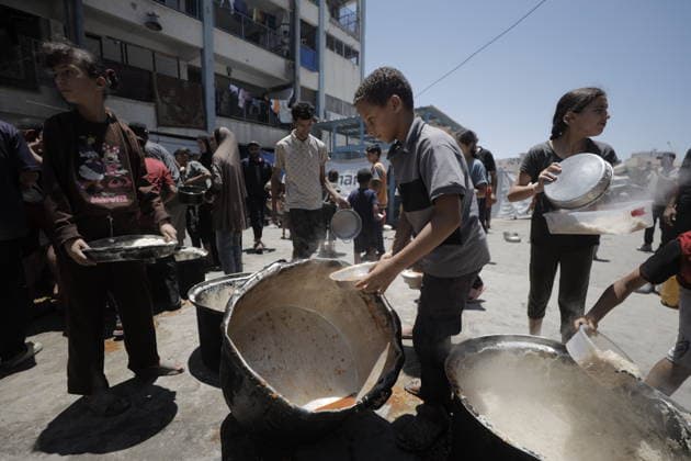 Hot meals distributed to Palestinians in Gaza GAZA CITY, GAZA, PALESTINE - JUNE 30: Hot meals are being distributed at a school sheltering Palestinians in the Rimal neighborhood, west of Gaza City, Gaza, Palestine, on June 30, 2026. Food shortages continue in the Gaza Strip due to Israel’s blockade and restrictions on the entry of humanitarian aid. Large crowds, including many children, gathered at the distribution point to receive hot meals. Ahmed Jihad Ibrahim Al-arini Anadolu Gaza City Gaza. Editorial use only. Please get in touch for any other usage.  Copyright: x2026xAnadoluxAhmedxJihadxIbrahimxAl-arinix