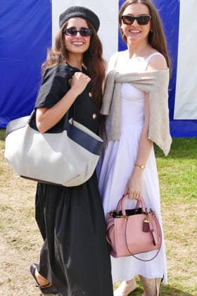Henley Royal Regatta Fashion Day 1 People arrive in their finery in the sunshine on the first day of the event. The 2026 Henley Royal Regatta takes place from Tuesday 30th June to Sunday 5th July 2026. This historic, six-day head-to-head knockout rowing competition is held on the River Thames in Henley on Thames. It stands as the absolute pinnacle of the international and British summer military, student, and club rowing calendars., Credit:Geoffrey Swaine Geoff Swaine - B4563 Avalon UK, Oxfordshire, Henley on Thames  Copyright: xGeoffreyxSwainex xGeoffxSwainex-xB4563x xAvalonx 1113533337