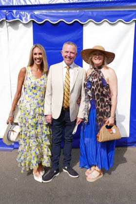 Henley Royal Regatta Fashion Day 1 People arrive in their finery in the sunshine on the first day of the event. The 2026 Henley Royal Regatta takes place from Tuesday 30th June to Sunday 5th July 2026. This historic, six-day head-to-head knockout rowing competition is held on the River Thames in Henley on Thames. It stands as the absolute pinnacle of the international and British summer military, student, and club rowing calendars., Credit:Geoffrey Swaine Geoff Swaine - B4563 Avalon UK, Oxfordshire, Henley on Thames  Copyright: xGeoffreyxSwainex xGeoffxSwainex-xB4563x xAvalonx 1113528894