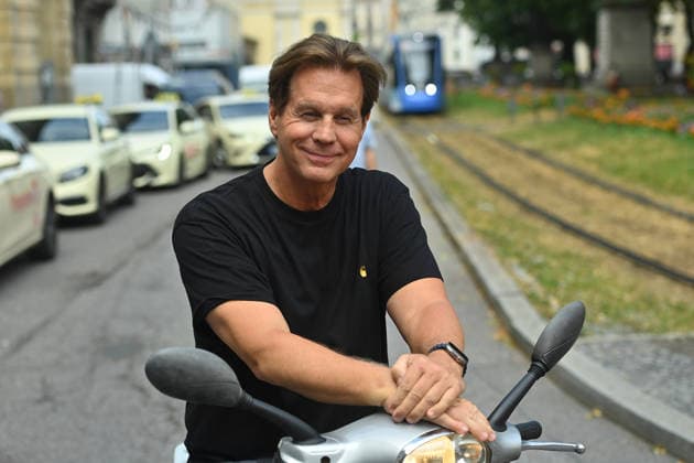 Thomas HEINZE (Schauspieler), auf einer Vespa,Einzelbild,angeschnittenes Einzelmotiv,Halbfigur,halbe Figur. ZDF Empfang Get Together Orange Hour in H ugo s Bar anlaesslich Filmfest Muenchen am 30.06.2026. *** Thomas HEINZE, actor, on a Vespa; single frame; cropped close-up; half-length portrait; ZDF reception Get Together Orange Hour at Hugo s Bar during the Munich Film Festival on June 30, 2026