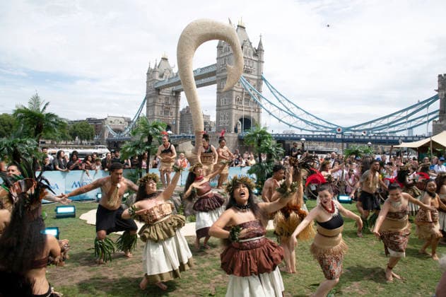 Tänzerinnen beim Photocall zur Eröffnung der Moana Experience im Potters Fields park. London, 30.06.2026 *** Dancers at the photo call for the opening of the Moana Experience at Potters Fields Park in London, June 30, 2026 Foto:xS.xVasx xFuturexImagex moana_6682