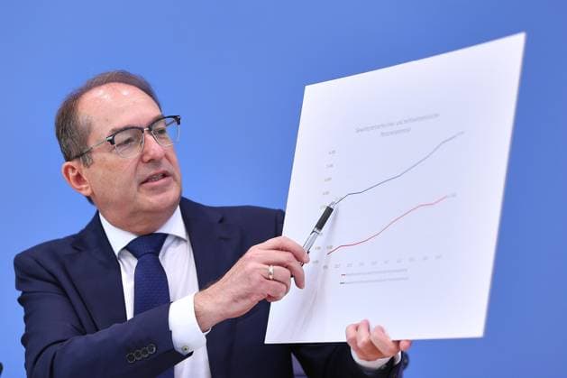 Berlin, Deutschland, 30.06.2026: Bundespressekonferenz: Vorstellung des Verfassungsschutzberichtes 2025: Bundesminister des Innern Alexander Dobrindt (CSU) *** Berlin, Germany, June 30, 2026 Federal Press Conference: Presentation of the 2025 Report on the Protection of the Constitution Federal Minister of the Interior Alexander Dobrindt (CSU) Copyright: xdtsxNachrichtenagenturx dts_125751