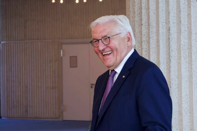 Bundespräsident Frank-Walter Steinmeier , Deutschland, Bundespräsident Frank-Walter Steinmeier, Format Ortszeit Deutschland, Eintrag ins Goldene Buch der Stadt Lörrach, 30.06.2026, Lörrach Rathaus Foyer Baden-Württemberg Deutschland *** Federal President Frank Walter Steinmeier, Germany; Federal President Frank Walter Steinmeier, Local Time in Germany; Entry in the Golden Book of the City of Lörrach, June 30, 2026; Lörrach City Hall Foyer, Baden-Württemberg, Germany Copyright: xGrantxHubbsx