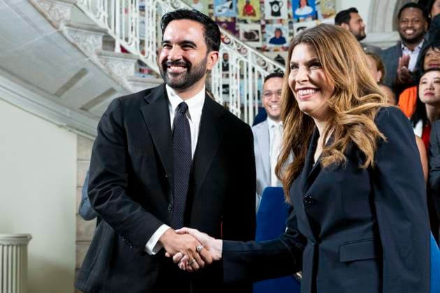 June 30, 2026, New York City, New York, United States: New York City Mayor ZOHRAN MAMDANI (D) shaking hands with JULIE MENIN, Speaker of the New York City Council, at a press conference at City Hall in New York City. New York City United States  - ZUMAb161 20260630_aap_b161_005 Copyright: xMichaelxBrochsteinx