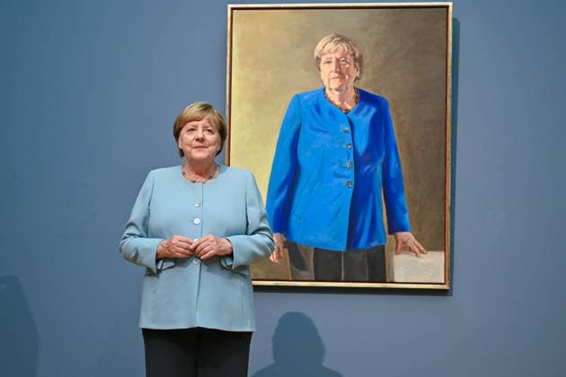 Im Berliner Bode-Museum ist am Dienstag (30.06.2026) das Portraet der frueheren Bundeskanzlerin Angela Merkel (CDU, Foto) enthuellt worden. Gemalt wurde es von dem deutsch-franzoesischen Maler Jeremie Queyras, der Merkel stehend und in einem blauen Blazer portraetiert hat. Das Werk ist 110 mal 140 Zentimeter gross und bis zum 4. Oktober im Bode-Museum zu sehen. Danach soll das Portraet im ersten Stock des Bundeskanzleramtes neben den anderen bisherigen Kanzlern ausgestellt werden. Merkel war von 2005 bis 2021 Bundeskanzlerin. (Siehe epd-Meldung vom 30.06.2026) EDITORIAL USE ONLY *** On Tuesday, June 30, 2026, a portrait of former German Chancellor Angela Merkel (CDU) was unveiled at the Bode Museum in Berlin. It was painted by the German-Fr Copyright: epd-bild ChristianxDitsch epd-Merkel_Portraet5-kopieren