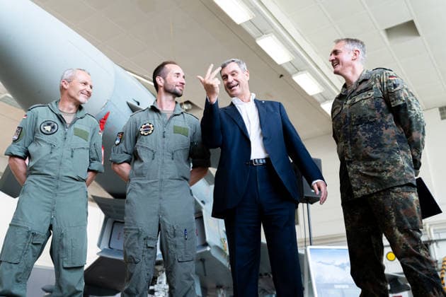 Kaufbeuren, Bavaria, Germany - June 30, 2026: Kaufbeuren Air Base, the Bundeswehr, and the German Air Force: The future of the Arrow Weapon System for Germany (AWS-G), air defense, the military base, and a pilot project for historic preservation. Minister President Dr. Markus Söder (CSU) and Lieutenant General Holger Neumann (Inspector General of the Air Force) speaking with Air Force soldiers in front of a Eurofighter combat aircraft, fighter jet *** Fliegerhorst Kaufbeuren, Bundeswehr und Luftwaffe: Zukunft des Arrow Weapon System for Germany (AWS-G), Luftverteidigung, Militärstandort und Pilotvorhaben Denkmalschutz. Ministerpräsident Dr. Markus Söder (CSU) und Generalleutnant Holger Neumann (Inspekteur der Luftwaffe) im Gespräch mit