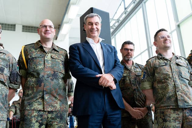 Kaufbeuren, Bavaria, Germany - June 30, 2026: Kaufbeuren Air Base, the Bundeswehr, and the German Air Force: The Future of the Arrow Weapon System for Germany (AWS-G), Air Defense, Military Base, and Pilot Project for Historic Preservation. Minister President Dr. Markus Söder (CSU) with Bundeswehr soldiers in Flecktarn uniforms *** Fliegerhorst Kaufbeuren, Bundeswehr und Luftwaffe: Zukunft des Arrow Weapon System for Germany (AWS-G), Luftverteidigung, Militärstandort und Pilotvorhaben Denkmalschutz. Ministerpräsident Dr. Markus Söder (CSU) mit Soldaten der Bundeswehr in Flecktarn Uniform