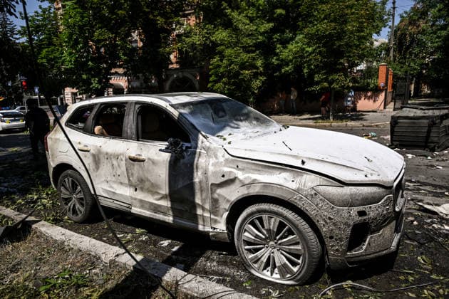 A burnt-out car is in the street after a Russian drone strike, Zaporizhzhia, Ukraine, June 30, 2026. On Tuesday, June 30, a Russian drone struck Zaporizhzhia, hitting the historic part of the city and damaging cultural heritage sites of local importance. The blast wave damaged cars, the Leshchynskyi House, the Zaporizhzhia Choral Synagogue (Leshchynskyi Synagogue), and the Pashutin family house. (Photo by Dmytro Smolienko Ukrinform) Russian attack historical centre of Zaporizhzhia with drone  Copyright: xDmytroxSmolienkox