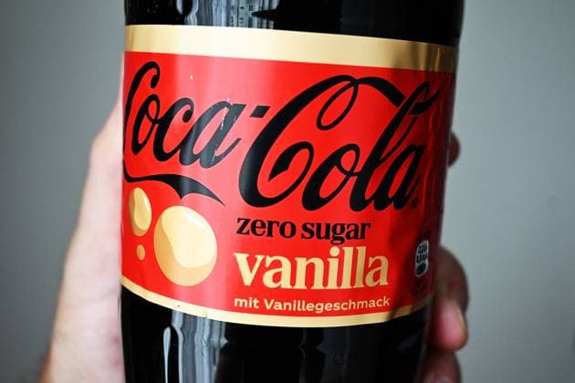 Coca-Cola Zero Sugar mit Vanille-Geschmack. Coca-Cola zero sugar - vanilla *** Coca-Cola Zero Sugar with Vanilla Flavor Coca-Cola Zero Sugar Vanilla