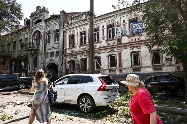 Two women walk past old houses, damaged by a Russian drone strike, Zaporizhzhia, Ukraine, June 30, 2026. On Tuesday, June 30, a Russian drone struck Zaporizhzhia, hitting the historic part of the city and damaging cultural heritage sites of local importance. The blast wave damaged cars, the Leshchynskyi House, the Zaporizhzhia Choral Synagogue (Leshchynskyi Synagogue), and the Pashutin family house. (Photo by Dmytro Smolienko Ukrinform) Russian attack historical centre of Zaporizhzhia with drone  Copyright: xDmytroxSmolienkox