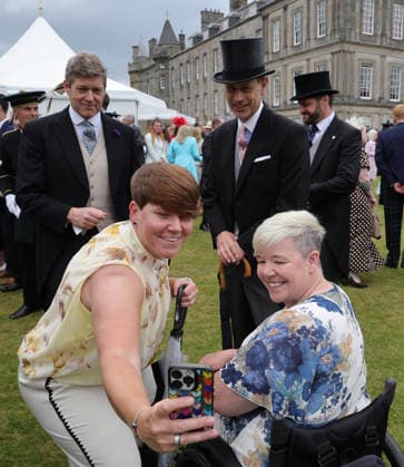 King visits Scotland for Holyrood Week, 30 June 2026 The Duke of Edinburgh has a selfie taken with guests during a Garden Party in the gardens of the Palace of Holyroodhouse in Edinburgh, as part of the King s visit to Scotland for Holyrood Week. Picture date: Tuesday June 30, 2026., Credit:Steve Welsh PA ROTA - B68 Avalon Edinburgh, United Kingdom  Copyright: xStevexWelshx xPAxROTAx-xB68x xAvalonx 1113591490